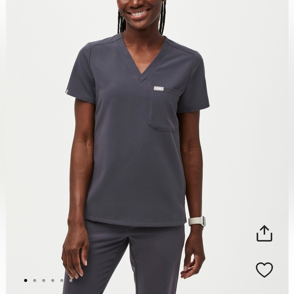 Figs Catarina One-Pocket Scrub Top in Charcoal Gray XS